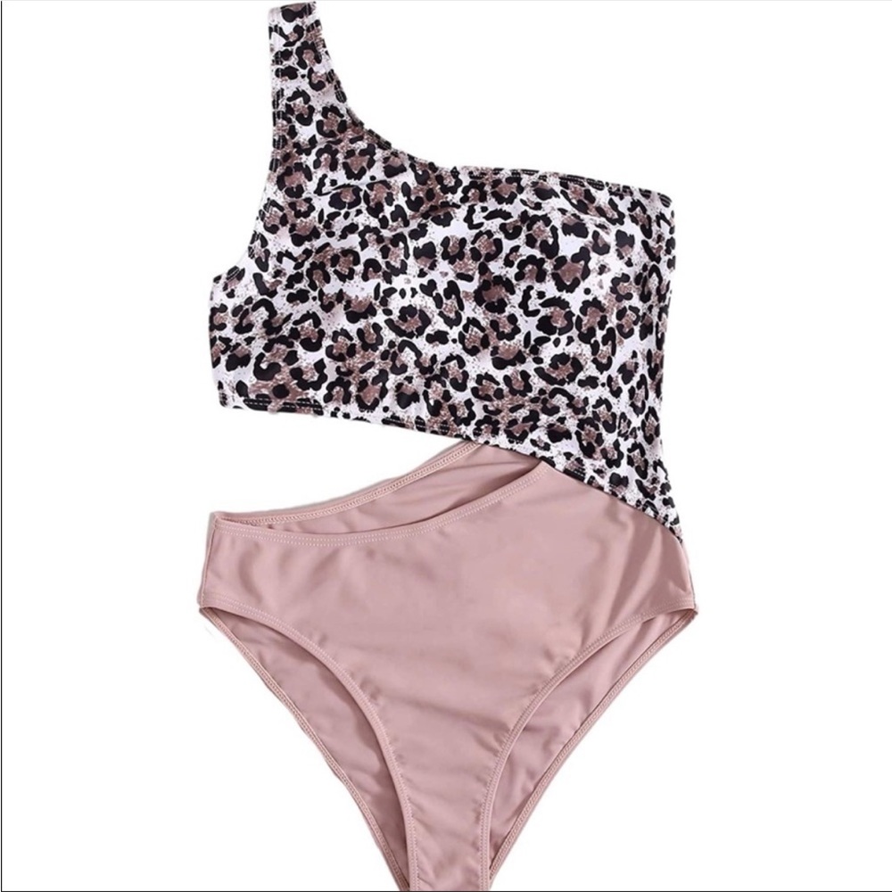 NWOT pink & leopard print side cutout asymmetrical swimsuit